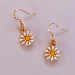 the daisy earrings ✨